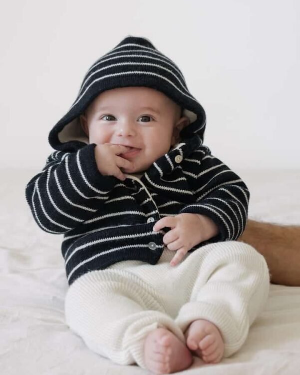 manteau en tricot pour bébé style marinière
