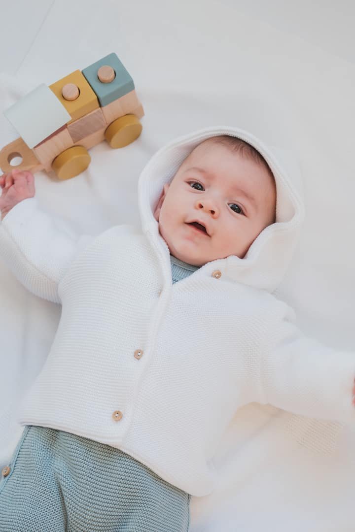 paletot blanc bébé tricot