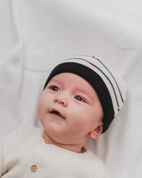 bonnet en tricot bébé