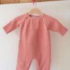 combinaison en tricot bébé bouton de rose 2