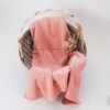 couverture rose tricoté pour bébé