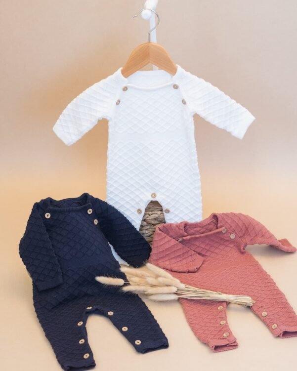 combinaison en coton pour bébé croisillon