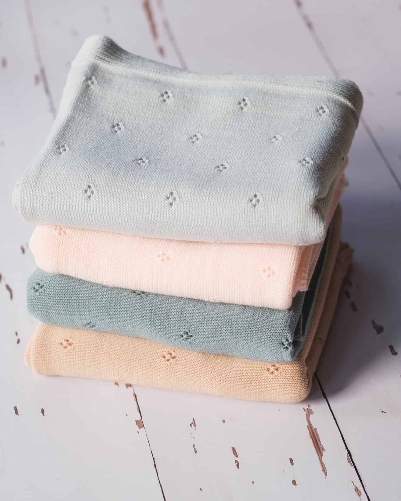 couverture pour bébé motif ajourée tricot